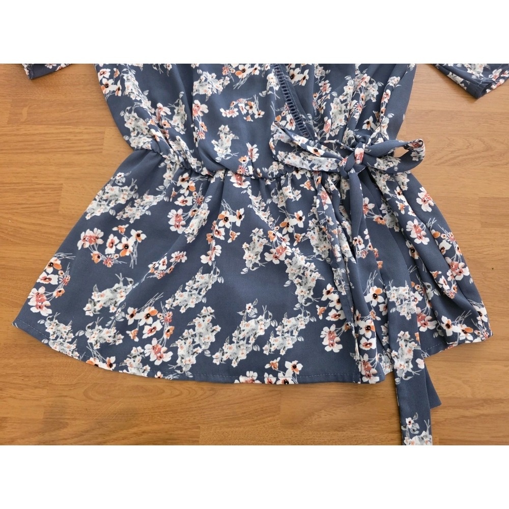 Sienna Sky Floral Wrap Peplum Blouse Blue V-Neck Short Sleeve Top Small - Picture 10 of 12
